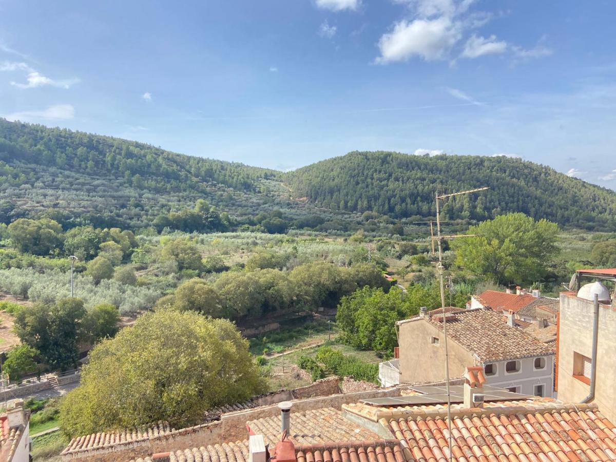 Remote Work In Spanish Mediterranean Countryside Vall de Almonacid Kültér fotó