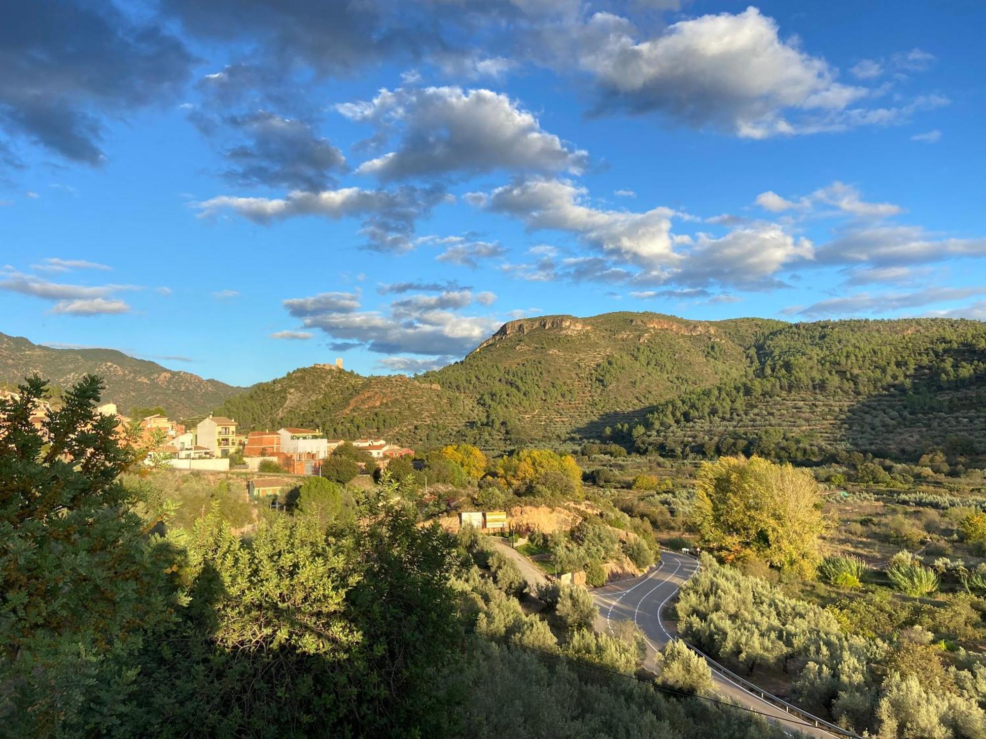Remote Work In Spanish Mediterranean Countryside Vall de Almonacid Kültér fotó